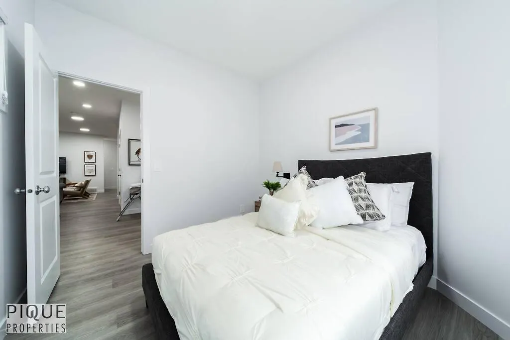 Holiday home Urbanutopia*Luxury Home*King Bed*Patio/Bbq*Sleep16 Edmonton Canada